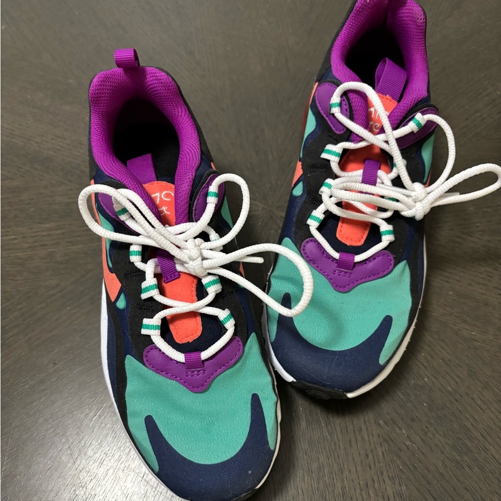 Nike 270 youth 4.5/womens 6/6.5